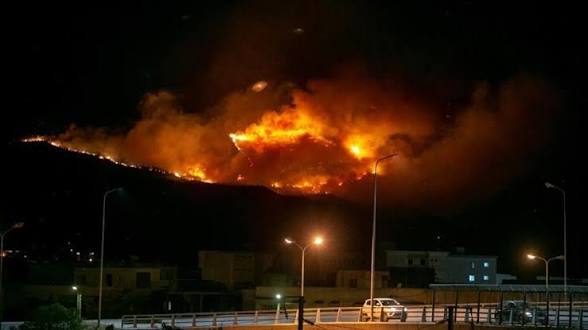 فيما تتواصل جهود الإخماد.. حرائق واسعة تخلف ضحايا وأضراراً في الجزائر