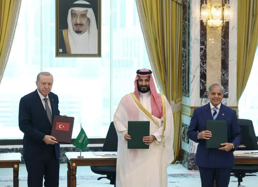 السعودية وباكستان وتركيا توقع اتفاقية للدفاع المشترك في مكة
