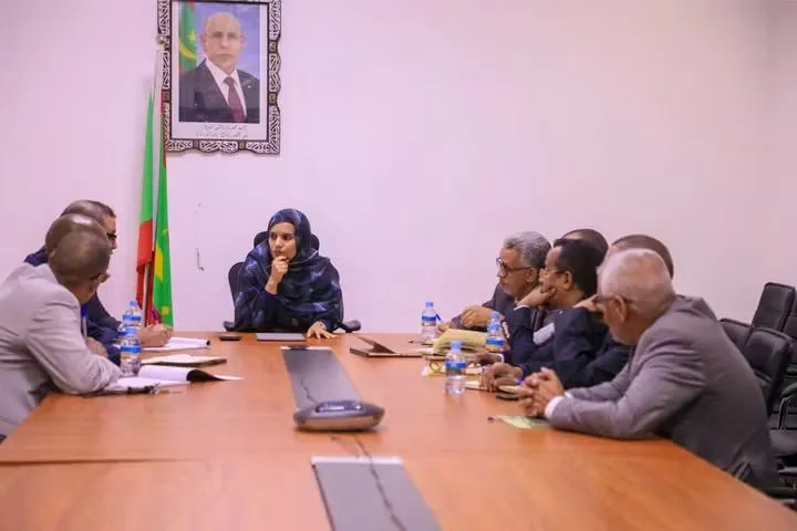 وزيرة المياه تبحث تبحث تنفيذ التزامات الرئيس في جولته الأخيرة