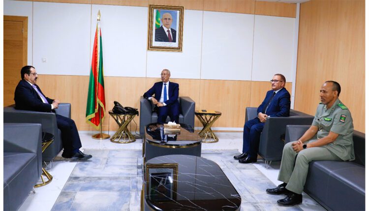 وزير الدفاع يبحث مع السفير اليمني تعزيز التعاون بين موريتانيا واليمن